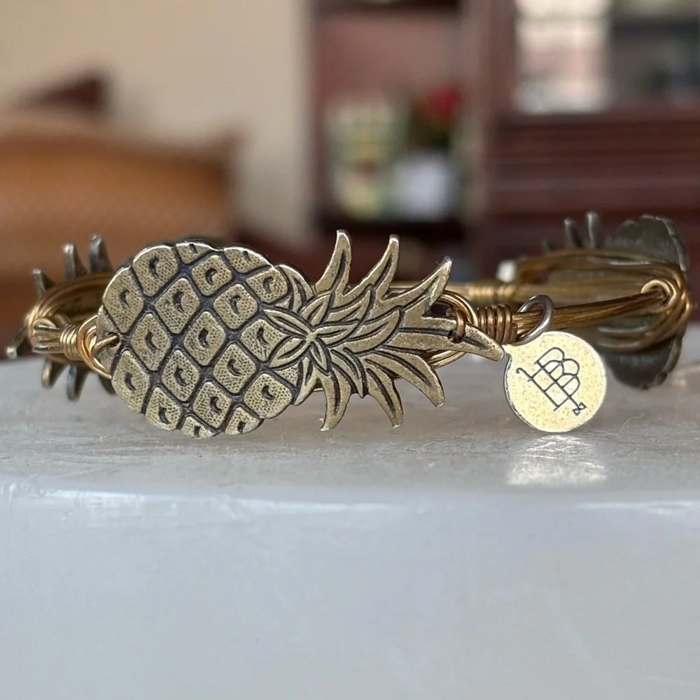 Bourbon & Bowties Gold Tone Pineapple Wire 7.5” Bangle Bracelet Tropical Fruit